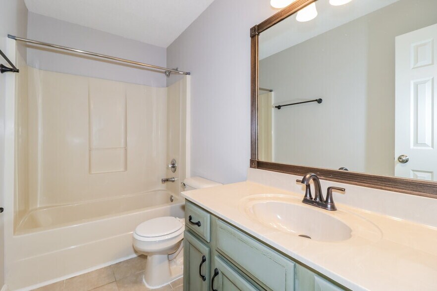 Building Photo - 170 Oaksedge Dr