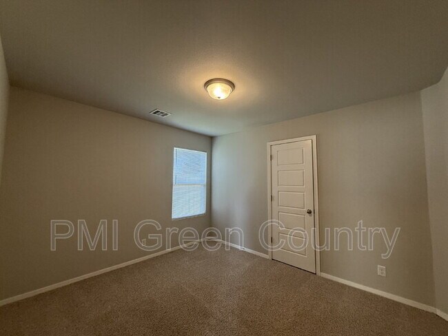 Building Photo - 16124 S 83rd E Ave
