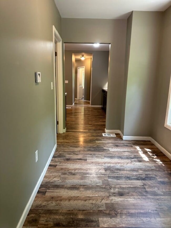 Building Photo - $250 OFF 1ST MONTH RENT! Charming 2-Bedroom Home in the Heart of Fairport Available Now