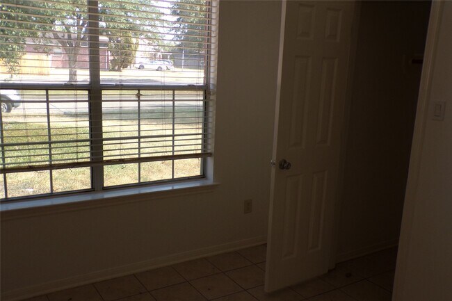 Building Photo - 16006 Hiram Clarke Rd