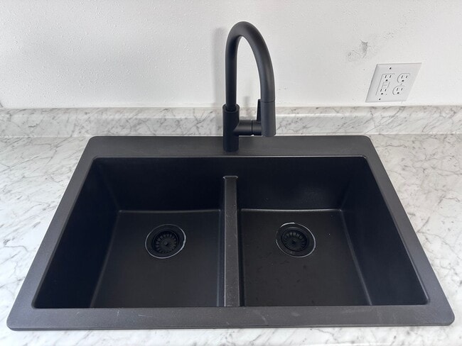 Building Photo - 1016 4th Ave