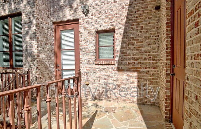 Building Photo - 250 Moss Creek Walk