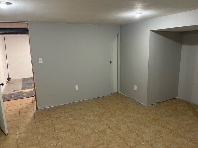 Building Photo - 616 Boston Rd