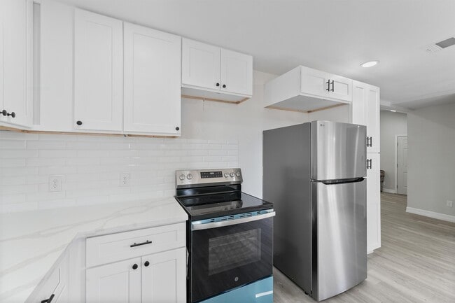 Building Photo - 1615 Hiller St