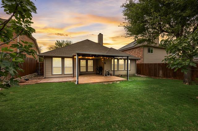 Building Photo - 8100 Twin Oaks Dr