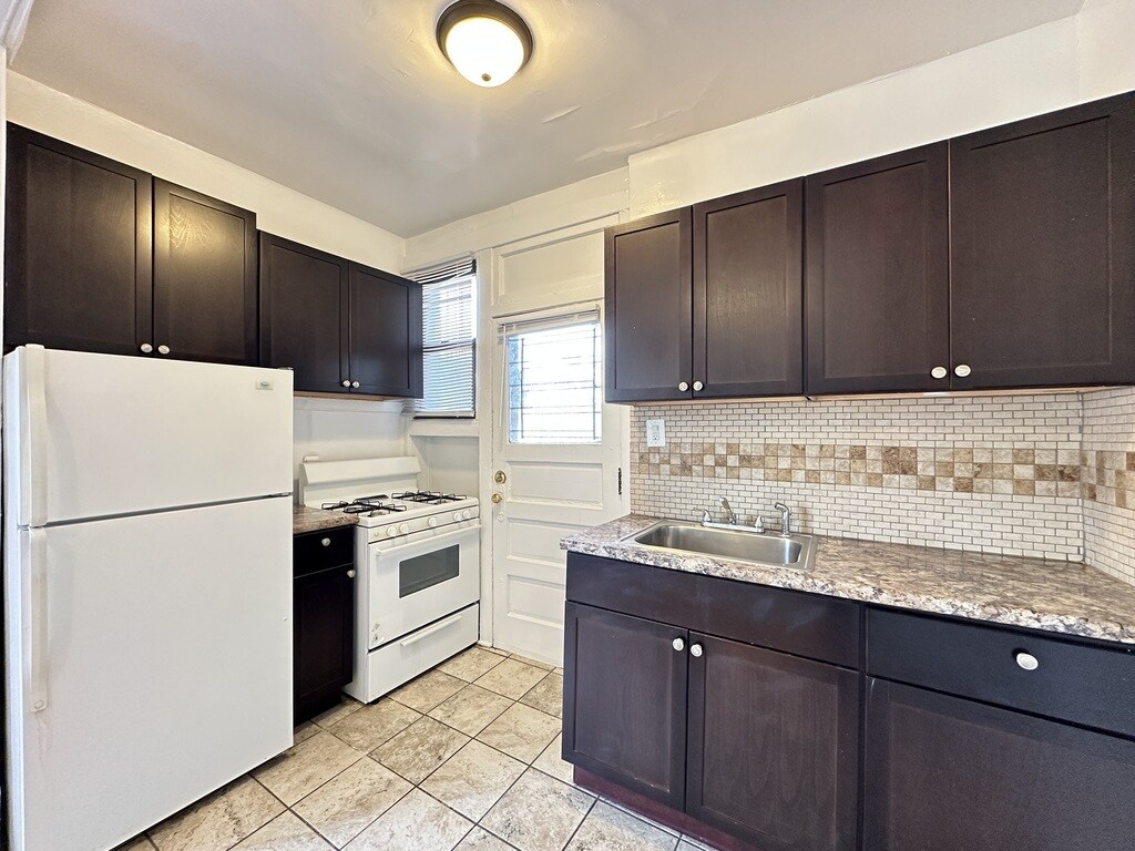 Building Photo - 1323 W Estes Ave