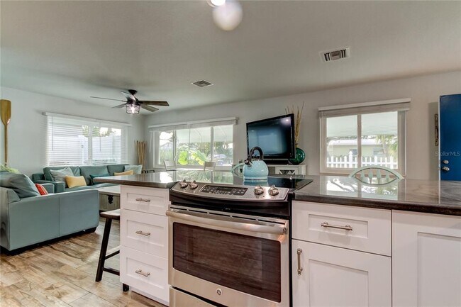 Building Photo - 1907 2nd St N