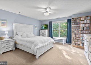 Building Photo - 22388 Deerpath Ct