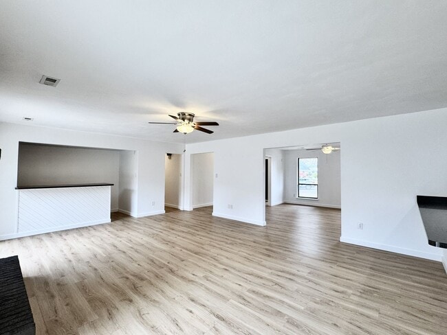 Building Photo - READY NOW!! 4-Bedroom Home in Lake Trant w/Attached Garage! Pet Friendly!