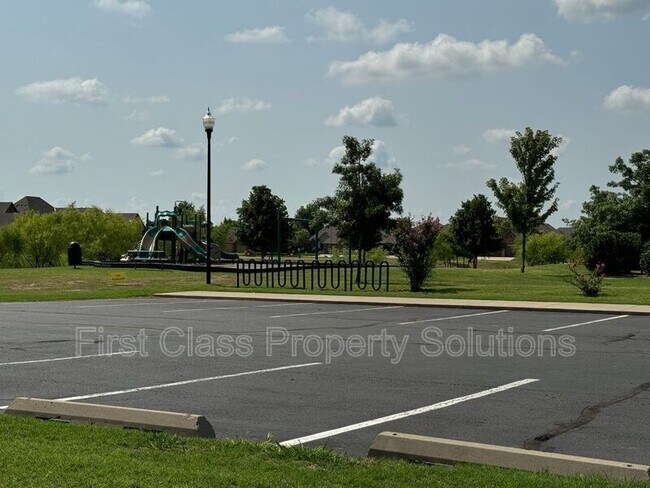 Building Photo - 5001 SW 128th Ct