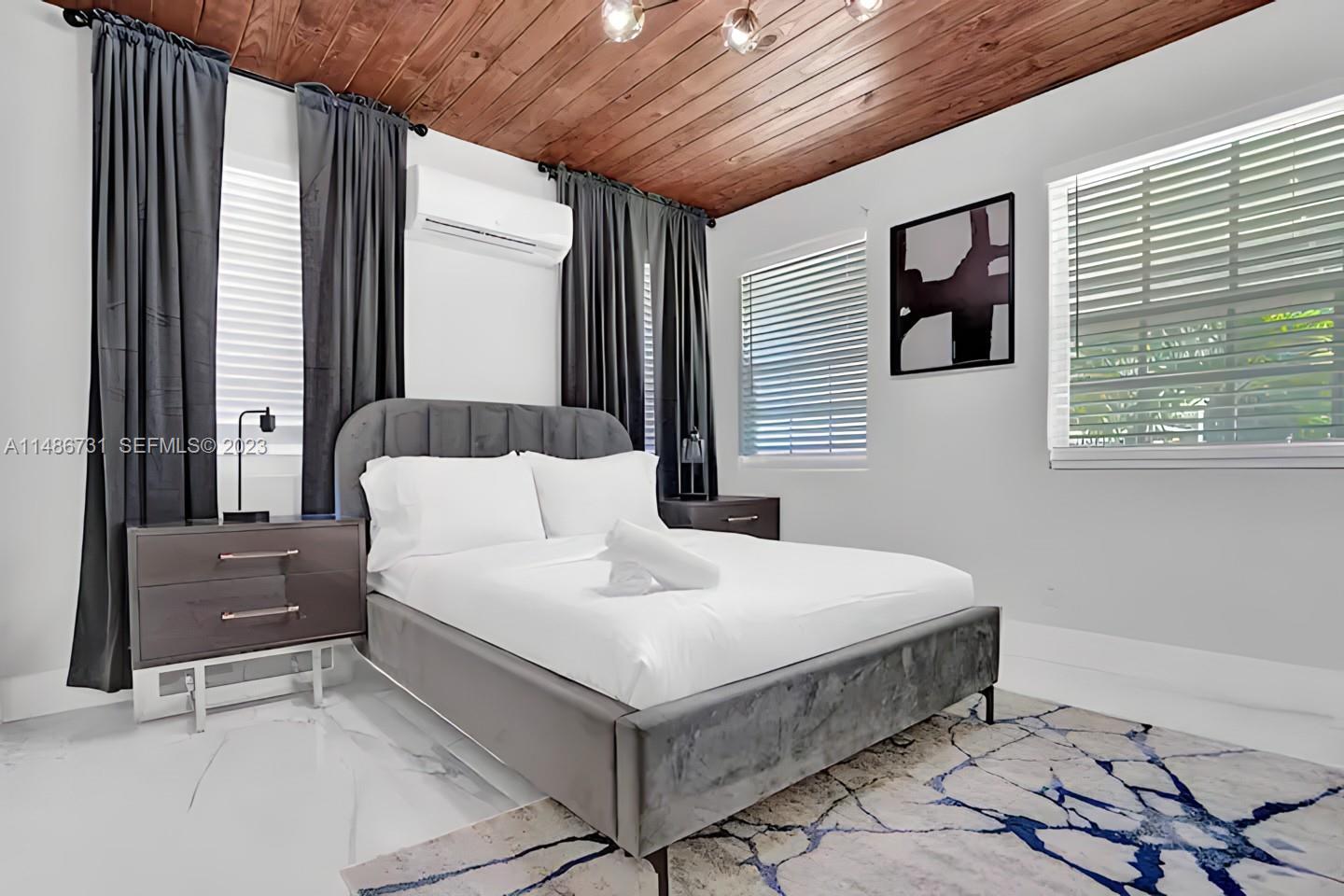 Building Photo - 247 SW 5th St