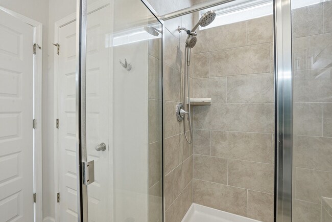 Building Photo - 145 Binscombe Ln