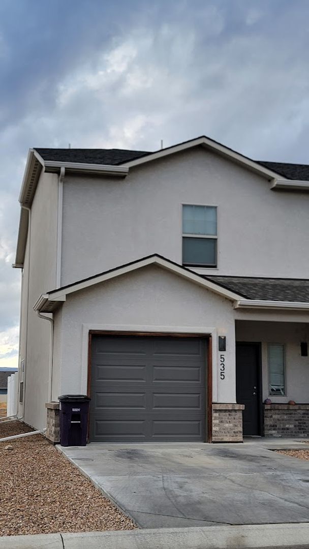 Building Photo - Canyon Vista Townhomes