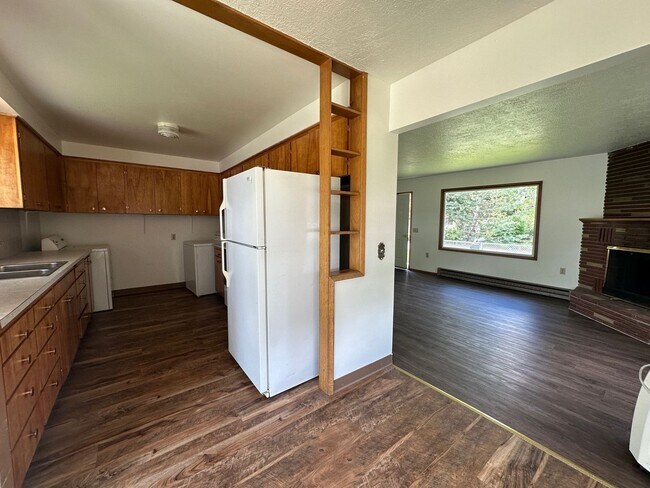 Building Photo - 806
