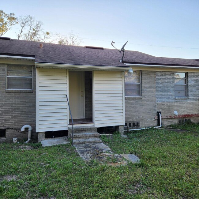 Building Photo - 7927 Reid Ave