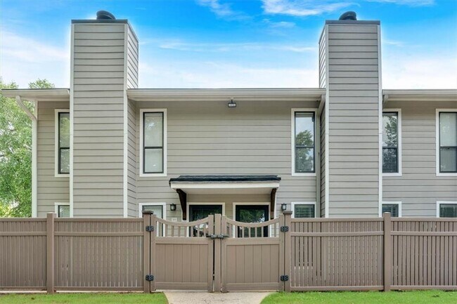 Primary Photo - 202 Park Ridge Cir