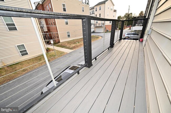 Building Photo - 2413 Glenallan Ave