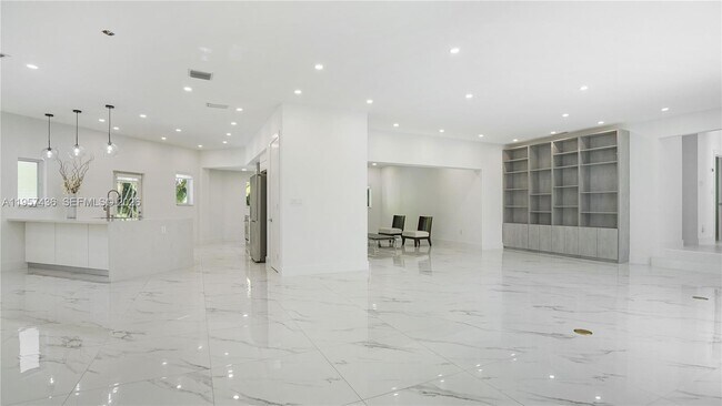 Building Photo - 711 Sunset Rd