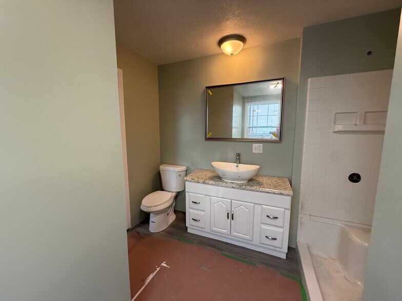 Building Photo - 412 Depot St