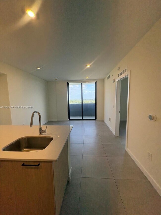 Building Photo - 16395 Biscayne Blvd