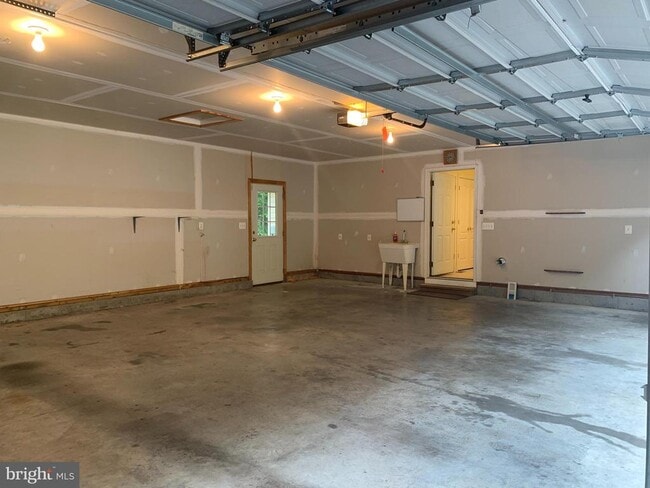 Building Photo - 10701 Whispering Way