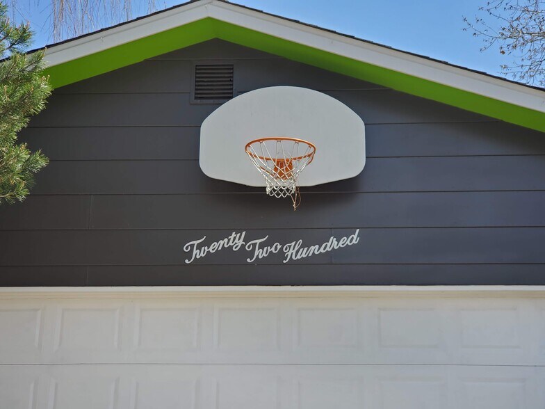 Building Photo - 2200 Sheffield Dr.