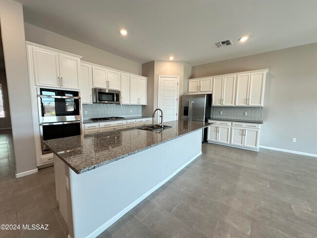 Building Photo - 12474 N Appling Ave