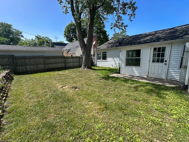 Building Photo - 2610 Albert Dr SE