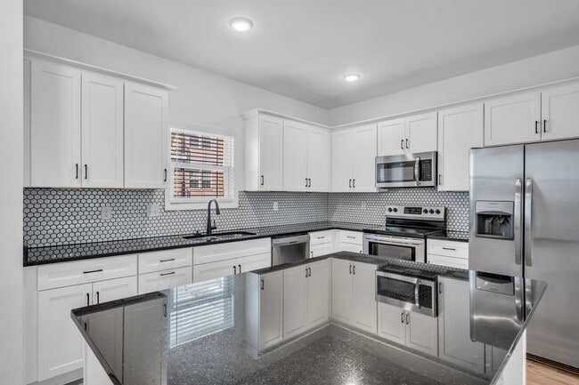 Building Photo - Modern Living in Bellevue