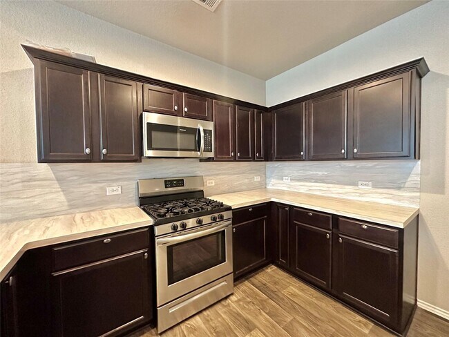 Building Photo - 5410 Pembrokeshire Cir