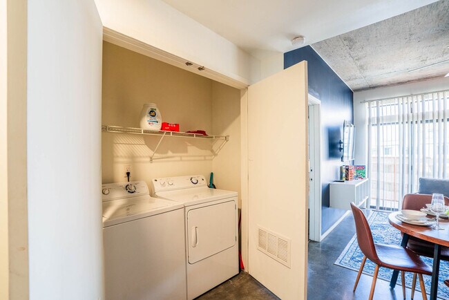 Building Photo - 333 E Roosevelt St