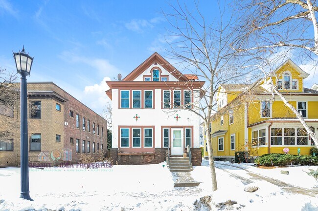 Building Photo - 2104 Emerson Ave S