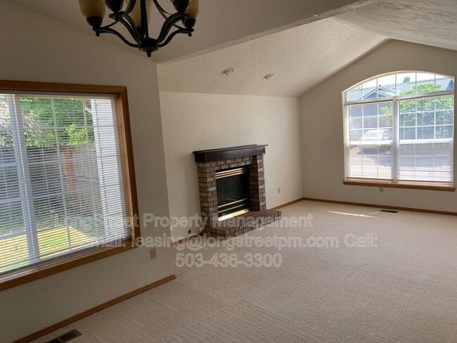 Building Photo - 3044 NE Glacier Way
