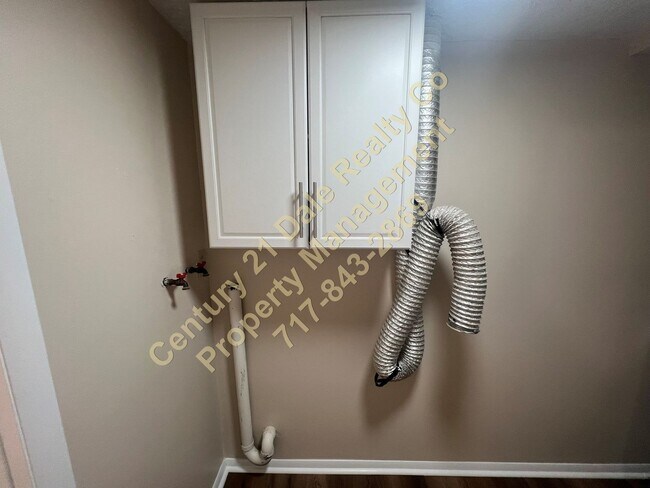 Building Photo - 2 Bedroom, 1.5 Bath in Dallastown