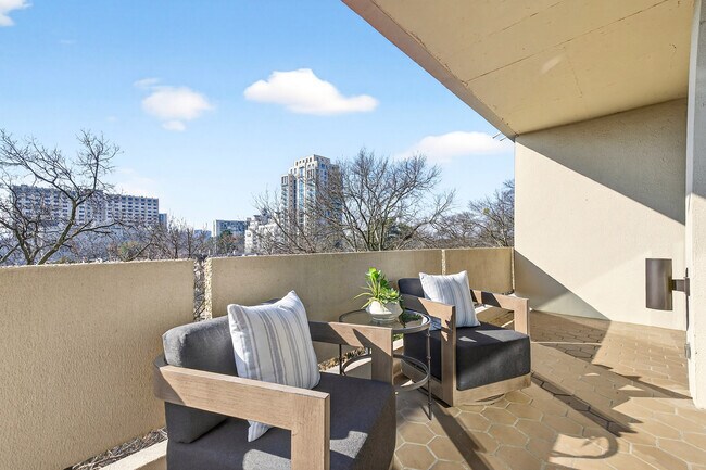 Building Photo - 2575 Peachtree Rd NE