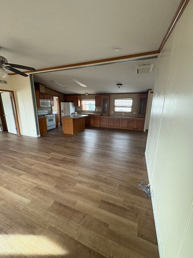 Building Photo - 4 bedroom