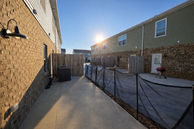 Building Photo - $250 OFF Move In Special! - Modern 3 Bedroom Townhome in Prime Location