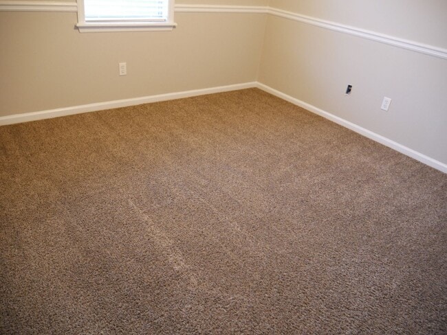 Building Photo - Three bedroom!