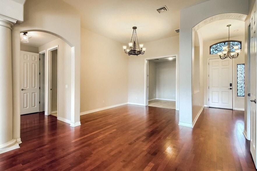Building Photo - 9007 S 10th Dr