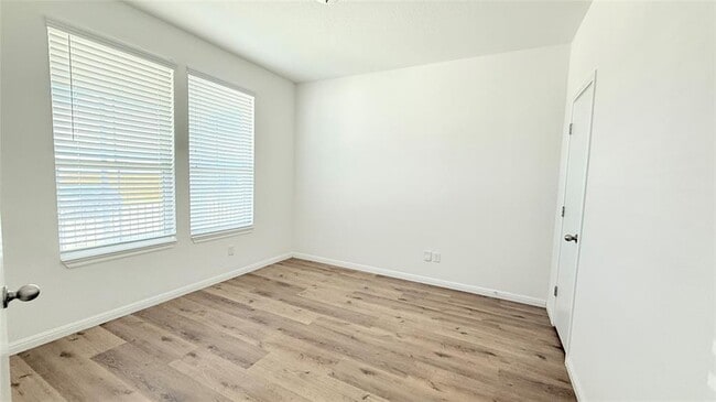 Building Photo - 233 Quemado Dr