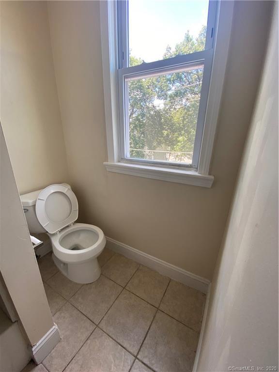 Building Photo - 282 Putnam St