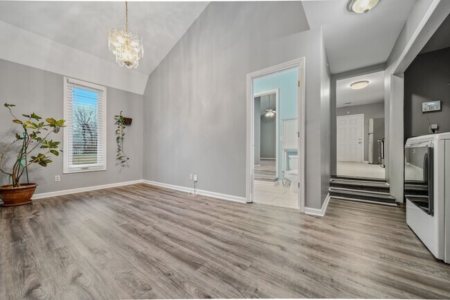 Building Photo - Recently Renovated 2 Bedroom Brick Home! - Coming Soon April 3rd!