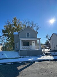 Building Photo - NEW 3 bedroom listing - COMING SOON!!