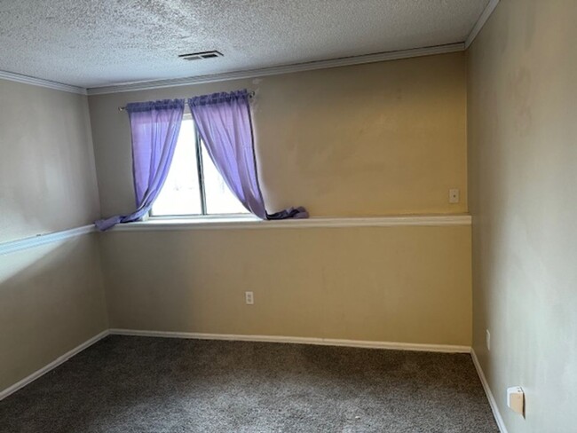 Building Photo - Cozy Pikes Peak Panorama 3BD/1.5BA Split-L...