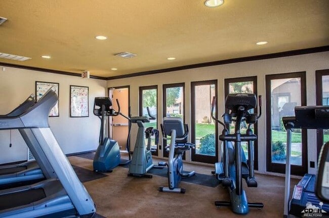 Building Photo - Beautiful 2-Bedroom Condo in Gated Saddleb...