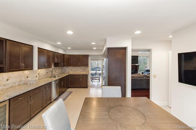 Building Photo - 6322 Aspen Ridge Blvd