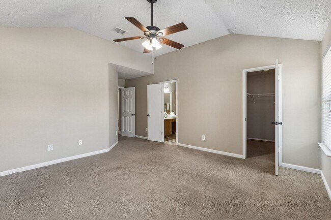 Building Photo - 246 Pine Crest Dr