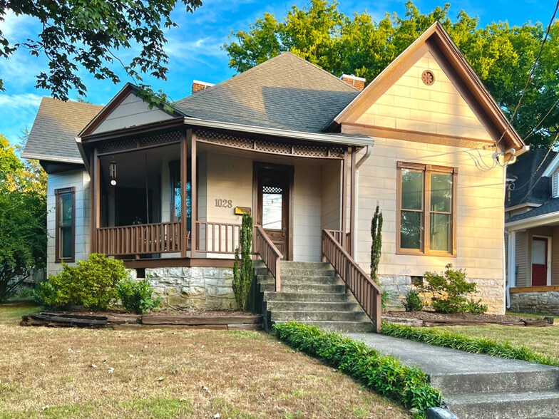 Primary Photo - 1028 Park St