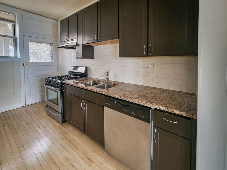 Building Photo - 5103 N Winchester Ave