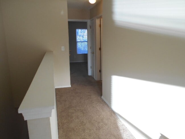 Building Photo - 3 bedroom, 3 bath townhome in Kiskadee Parke